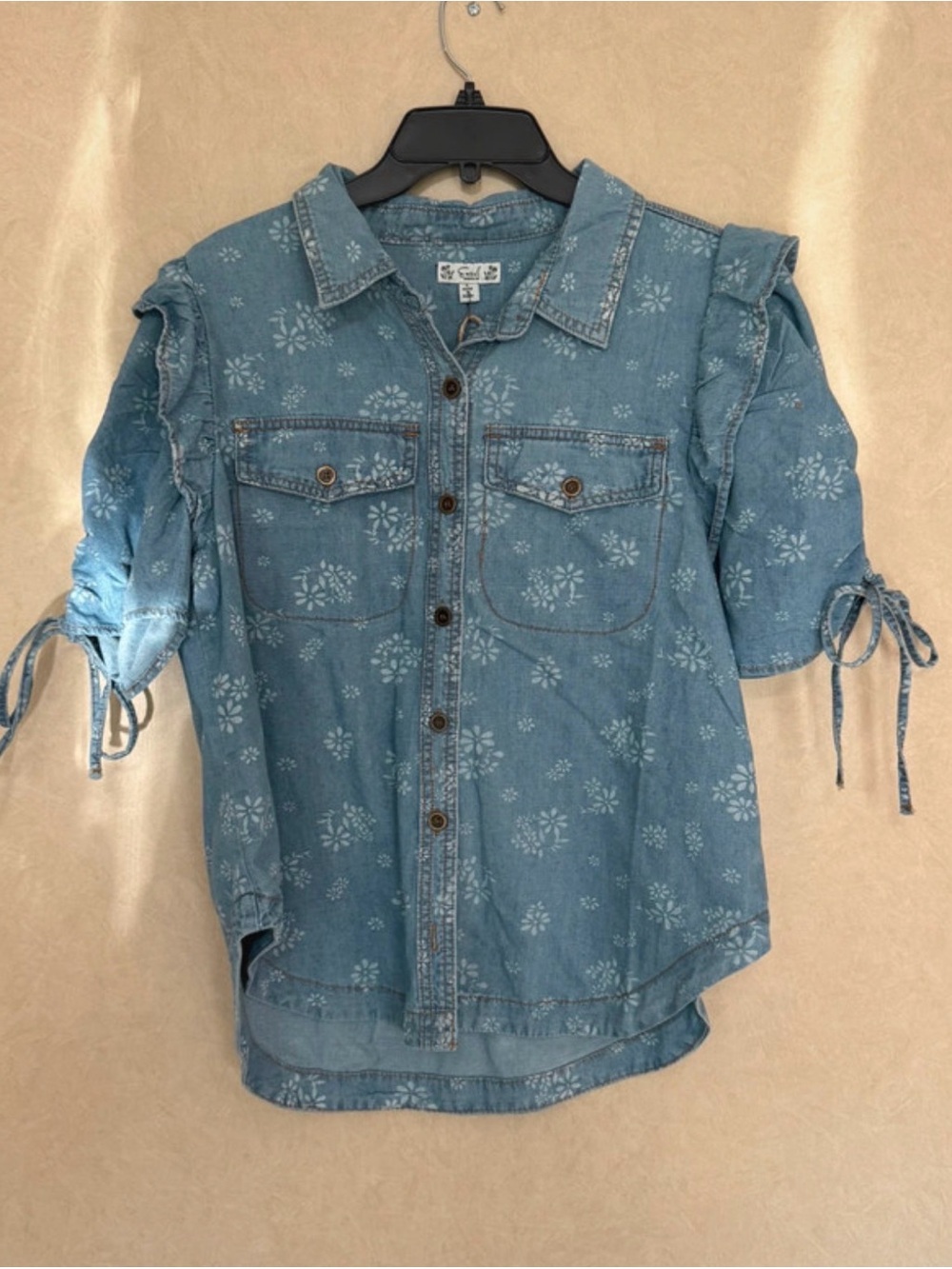 easel Light Blue Floral Denim Button-Front Shirt
